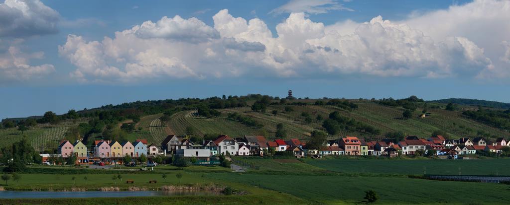 Hotel Kravi Hora Bořetice Esterno foto